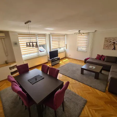 Walnut - Private Garage Sarajevo