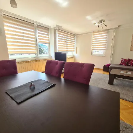 Walnut - Private Garage Apartment *